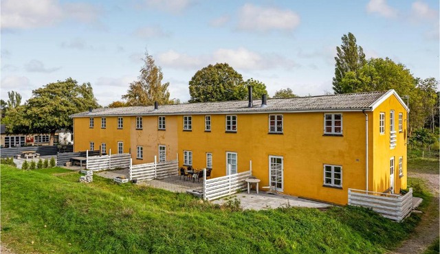 2 Bedroom Lovely Apartment In Gørlev