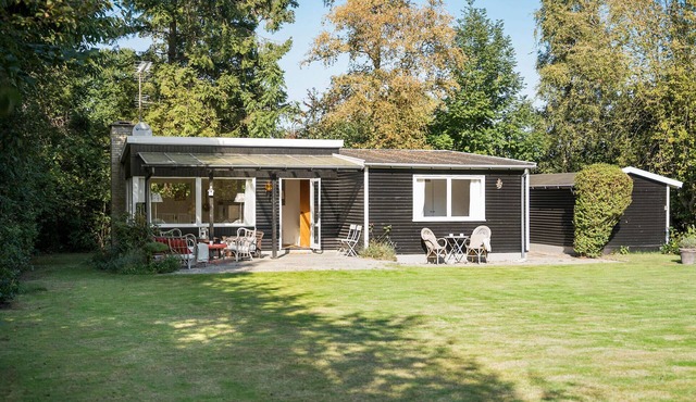 2 bedroom lovely home in Dronningmølle