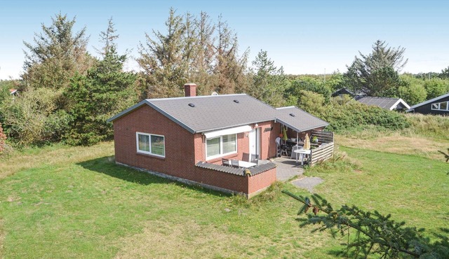 2 bedroom lovely home in Vejers Strand