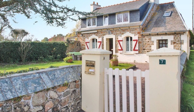 2 bedroom lovely home in Pleubian