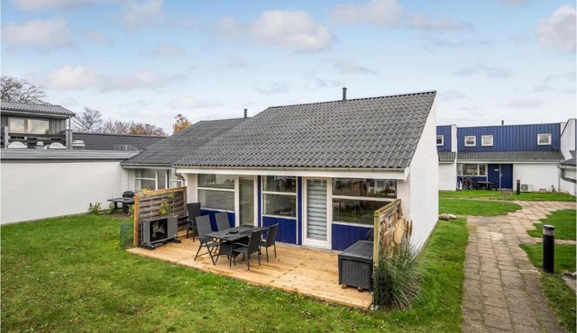 2 Bedroom Lovely Home In Væggerløse