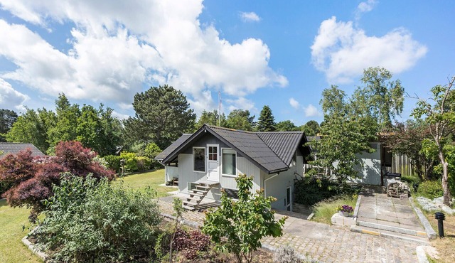 2 bedroom lovely home in Melby