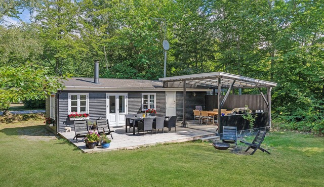 2 bedroom lovely home in Rønne