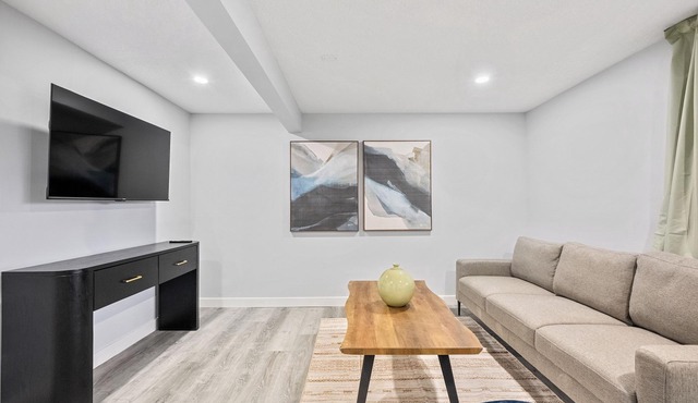 2-Bedroom Lower Unit Near Bow River w Wifi & Desk