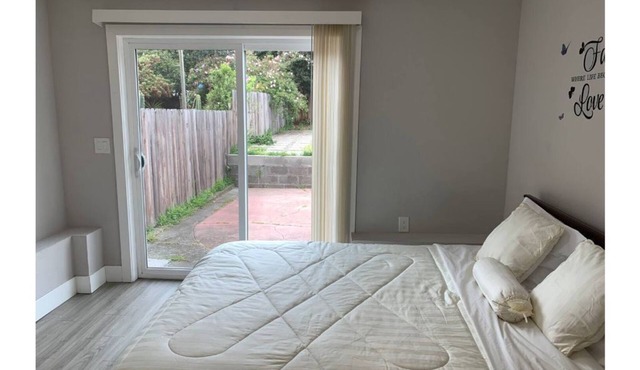 2-bedroom lower unit Border from San Francisco