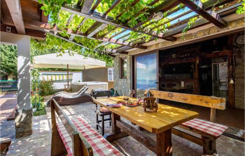 2 Bedroom Luxurious Home In Senj
