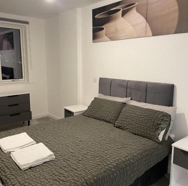 2 Bedroom Luxury Apartment in Barking