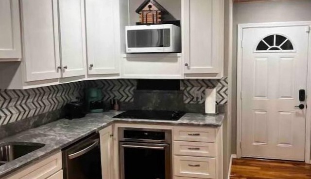 2 Bedroom Luxury Home. Wooden Floors and Ceilings