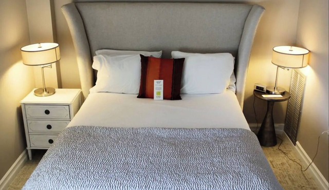 2-Bedroom Luxury Suite with Kitchen in Minneapolis Boutique Hotel