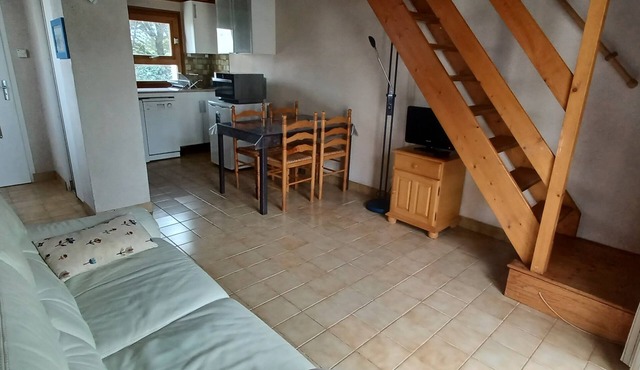 2 bedroom maisonette 40m from the sea