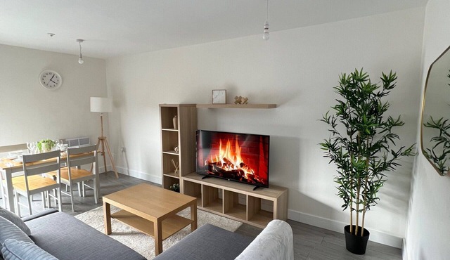 2 Bedroom Modern City Centre Apartment