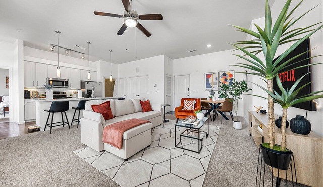 2-bedroom Modern apartment Near Downtown & Airport. Access to Pool + Gym