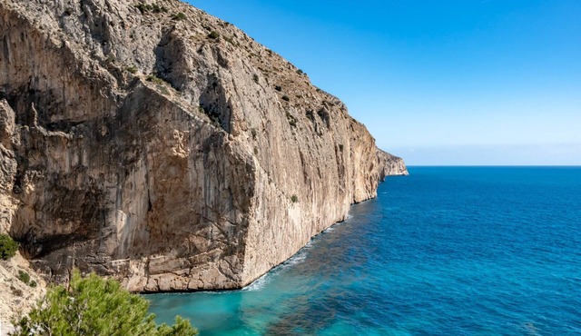 2 bedroom modern apartment in ALTEA WITHIN the SEA