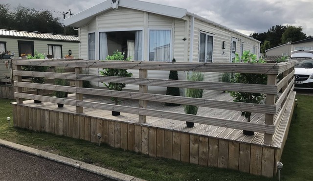 2 bedroom modern caravan in Ladybank, 20 minutes to St Andrews