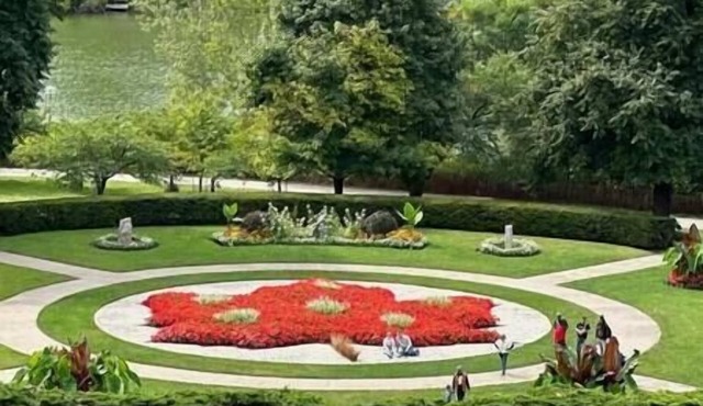 2 Bedroom Modern Condo Great Location + Free Gym!