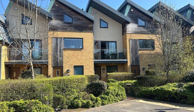 2-Bedroom Modern Home in Historic Lincoln