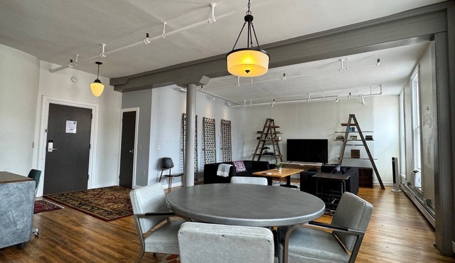 2 Bedroom Modern Loft in Heart of Downtown Medina with Elevator