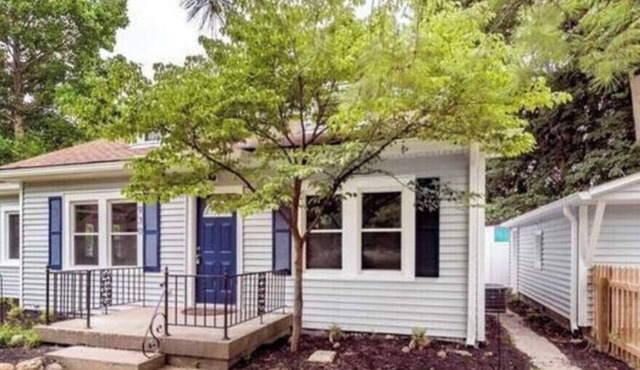 2 bedroom near Broadripple. 15 minutes from Downtown