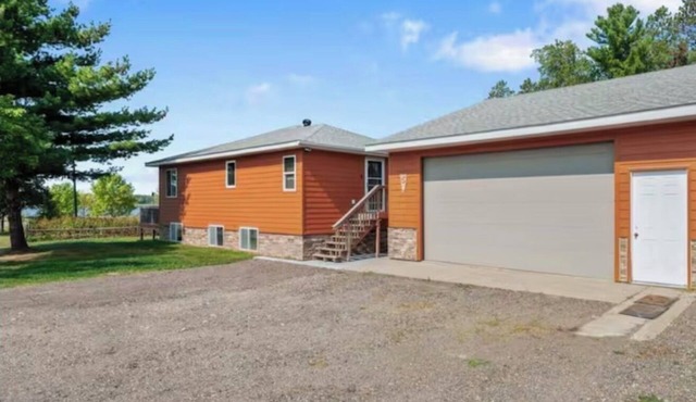 2 Bedroom near Hockey Arena, Mesabi Trail & Lake and McKinney Lake View