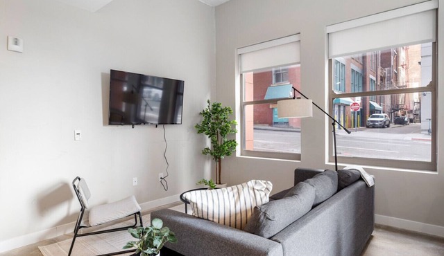 2 Bedroom Near UC & Good Samaritan Hospital + Wifi