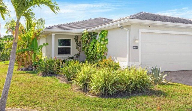 2-bedroom NEWLY REDONE CONDO in South Fort Myers. PRIVATE POOL/HotTub!