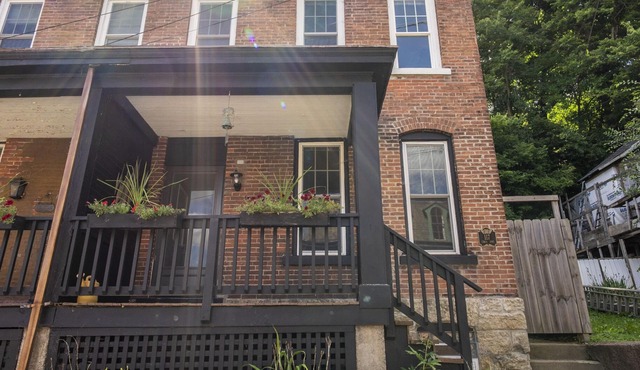 2 bedroom newly remodeled townhouse