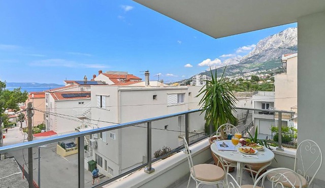 2 bedroom nice apartment in Makarska