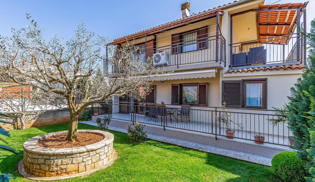 2 bedroom nice apartment in Fazana