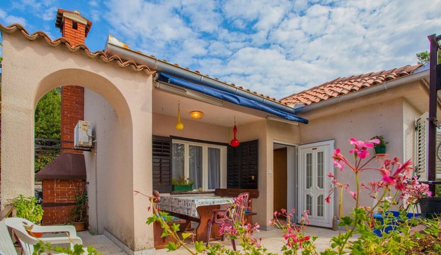 2 bedroom nice apartment in Cres