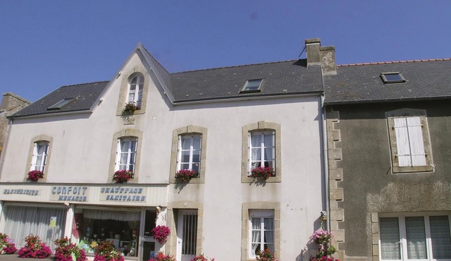 2 bedroom nice home in Plonevez Porzay