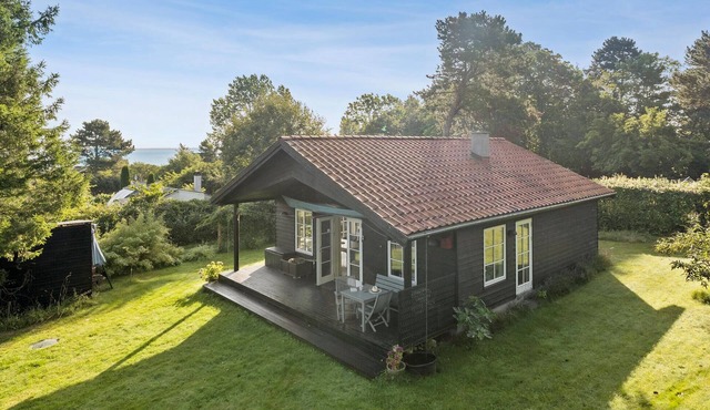 2 bedroom nice home in Nykøbing Sj
