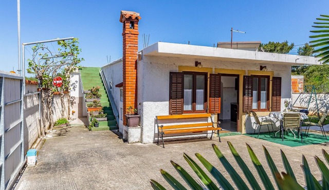 2 bedroom nice home in Premantura