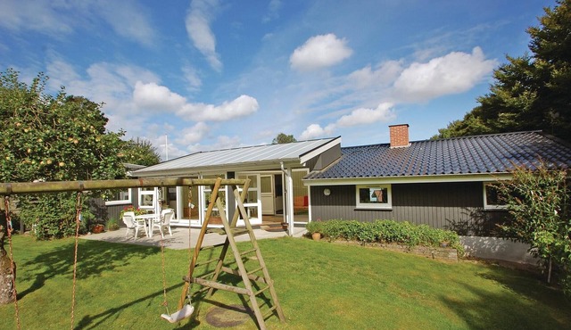 2 bedroom nice home in Børkop