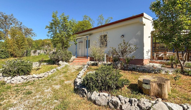 2 bedroom nice home in Drazice