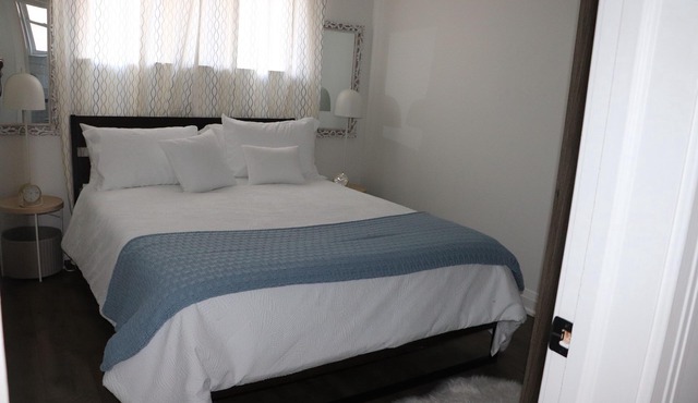 2 bedroom oasis in Toronto , minutes from downtown