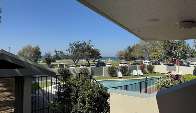 2 Bedroom Ocean Glimpses Renovated Apartment - Right on Miami Beach!