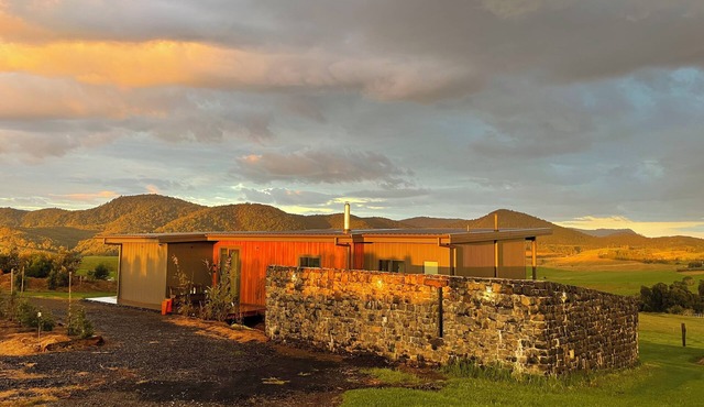 2 bedroom off-grid cottage 1 minute from Dorrigo National Park