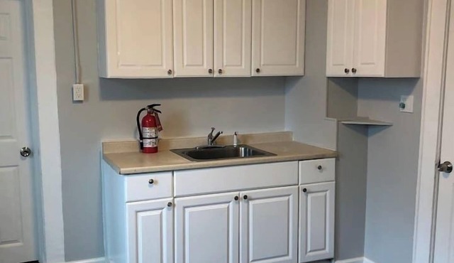 2-bedroom + office, NYC bus nearby, free parking