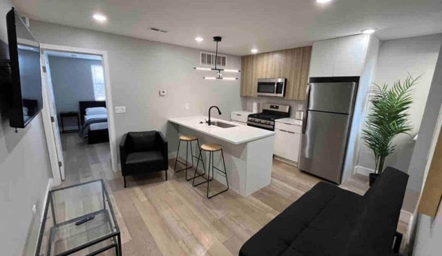 2 bedroom on Broad st close to Wells fargo unit4