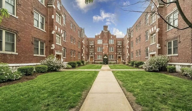 2 Bedroom on Tower Grove Park - Condo Near BJC/WashU/SLU