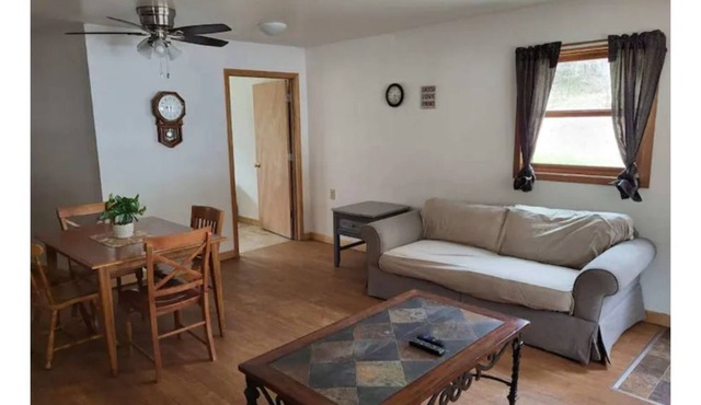 2 bedroom on ATV trail, boat landing 2 min away.