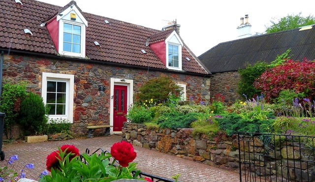 2 bedroom period cottage in charming seaside village