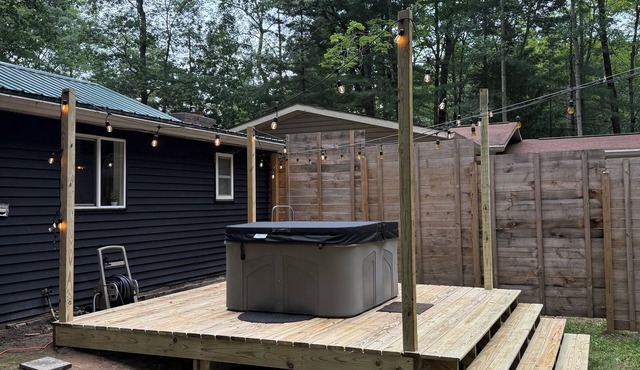2-bedroom Pet friendly Lake Huron Cottage with Hot Tub in Greenbush