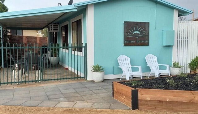 2 bedroom pet friendly cottage right next to the lake