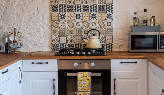 2 bedroom pet friendly barn conversion with swimming pool