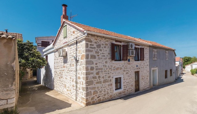 2 bedroom pet friendly home in Preko