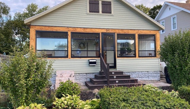 2-Bedroom Pet-Friendly Cottage | Near Downtown Holland, Walk to Dining & Parks