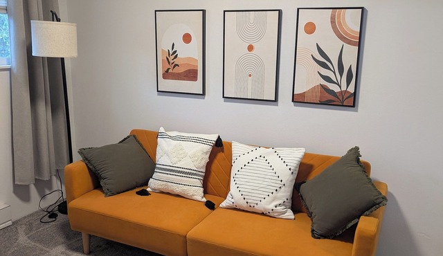 2-bedroom pet friendly townhome in delightful Portland centrally located