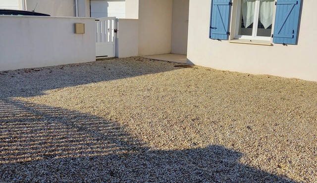 2 Bedroom Private vacation home in Longeville sur mer