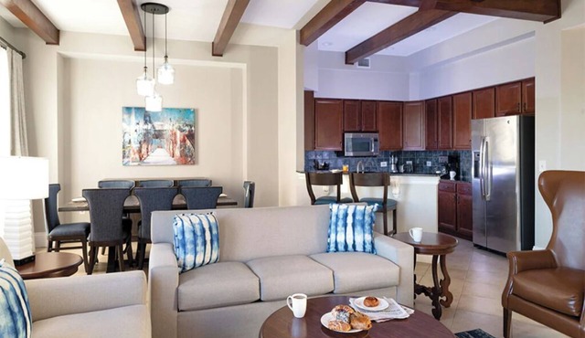 2 Bedroom Presidential Condo w/Kitchen, on Riverwalk in San Antonio, La Casada!